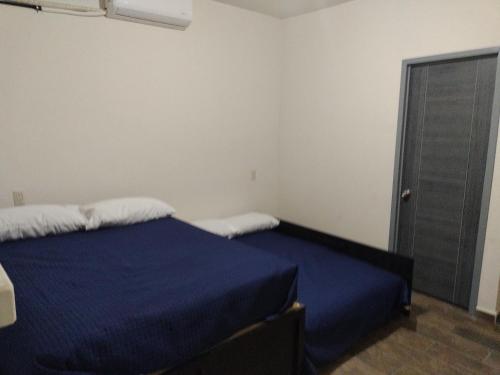 Postel nebo postele na pokoji v ubytování 3. Habitación doble con alberca