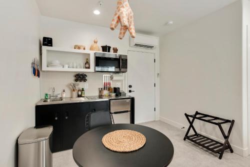 Kuchyň nebo kuchyňský kout v ubytování Stavros Sweet Suites