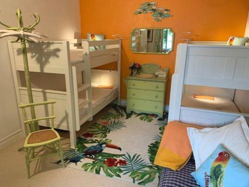 Postel nebo postele na pokoji v ubytování Gîte 2-4 couchages situé dans un magnifique jardin