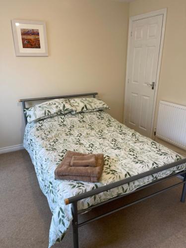 Postel nebo postele na pokoji v ubytování Spacious, Quiet, Sleeps 12, 3 bathrooms, Parking, KIA 1