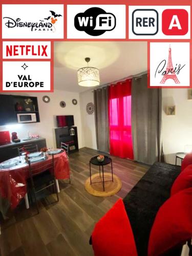 - un salon avec un canapé et une table dans l'établissement Disneyland Paris - Calm & Cute STUDIO 6 Mins from RER A!, à Torcy