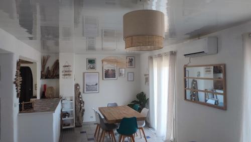 Posezení v ubytování T4 89m2, Cap d'Agde, Secteur Falaise, Vue mer, Clim, 8 pers, WIFI, 100 m plage