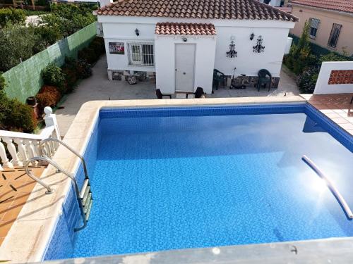Bazén v ubytování Preciosa y tranquila villa en Valencia con piscina privada nebo v jeho okolí