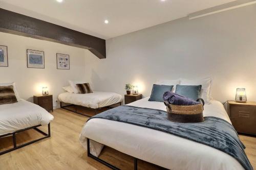 a large bedroom with two beds and two lamps at LOFT Valence - Centre in Valence