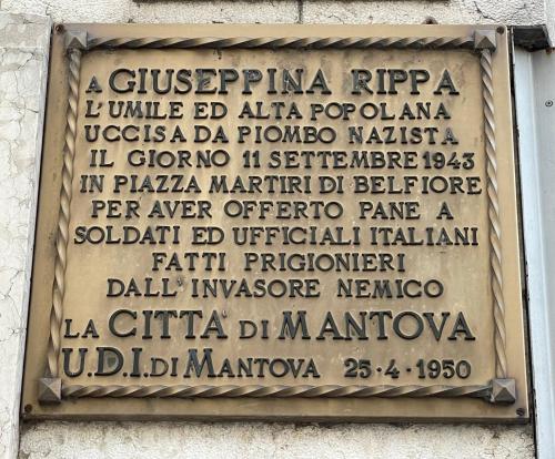 a sign on the side of a building at Palazzo Te - Casa mantovana Giuseppina Rippa in Mantova