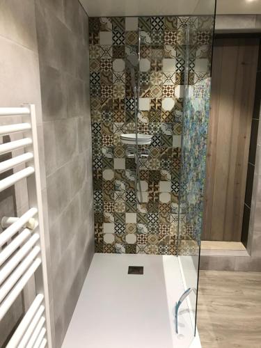 a bathroom with a shower with a glass door at Casa o Futuro in Alcobaça