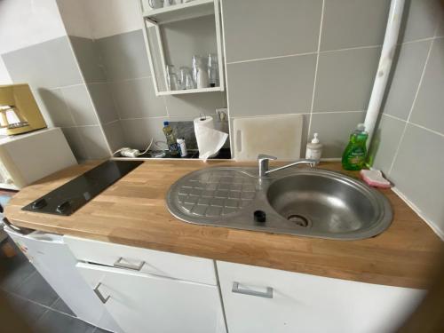 STUDIO COSY climatisé 5 mn de la gare