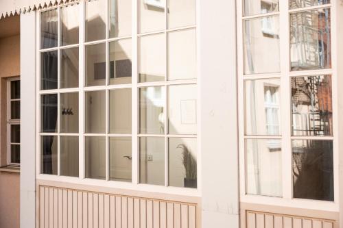 a building with large glass windows on it at Apartments an der Oper - Innenstadt - Zentral - Küche - Wifi - Powered by Ko-Living in Halle an der Saale