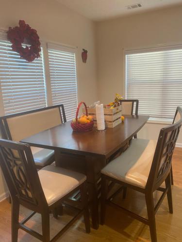 Фотография из галереи Neat family home near downtown Covington в городе Ковингтон