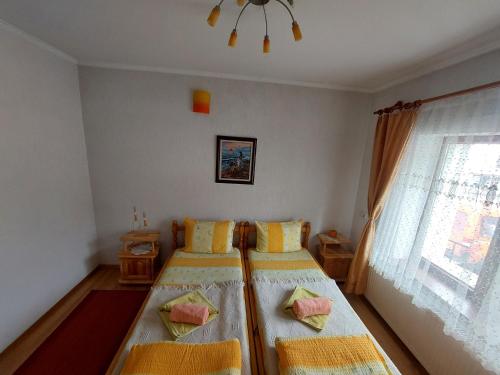 A bed or beds in a room at Къща за гости Иглика