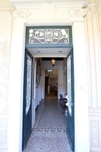 an entrance to a white building with a blue door at La Villa del Lago in Ghirla