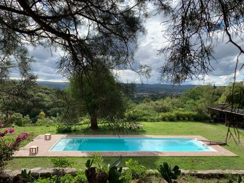 Πισίνα στο ή κοντά στο La Escondida de la Aldea Serrana