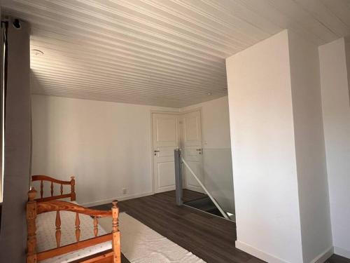 a room with a white ceiling and a bed in it at Lantlig villa i Ljungbyhed in Ljungbyhed
