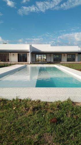 an empty swimming pool in front of a building at Casimiro Ibera Hotel Boutique in Colonia Carlos Pellegrini