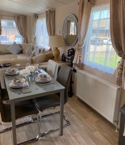 Χώρος καθιστικού στο Spacious Holiday Home - Romney Sands