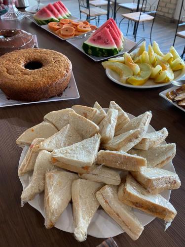 Makanan di atau berdekatan rumah tamu ini