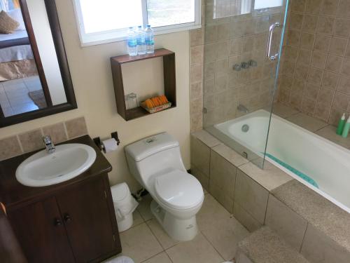 Ένα μπάνιο στο Semilla Verde Boutique Hotel