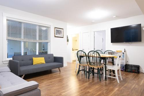 Afbeelding uit fotogalerij van Modern yet comfy 3 bed suite in Surrey in Surrey