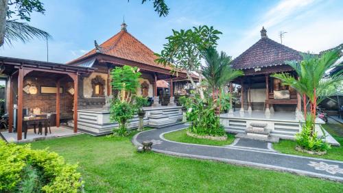 a house with a garden in front of it at Maruan Sari in Ubud
