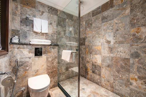 Ein Badezimmer in der Unterkunft La Mejor Hotel & Sky Bar