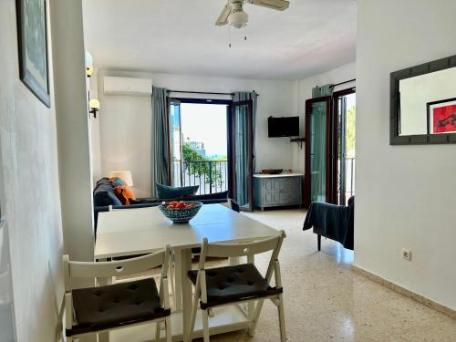 Casa con terraza y hermoso jardín comunal