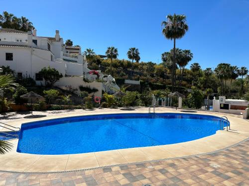 Casa con terraza y hermoso jardín comunal
