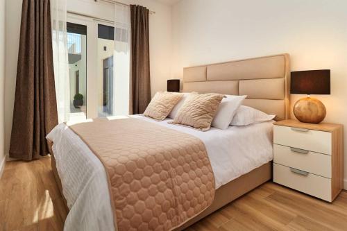 Postel nebo postele na pokoji v ubytování Villa Stella, private pool, sleeps 12, Dugi Rat