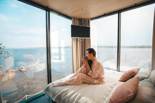 Φωτογραφία από το άλμπουμ του Lake Hotel Lehmonkärki - Haasi Mirror Houses σε Asikkala