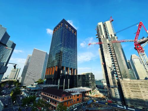 Nespecifikovaný výhled na destinaci Singapur nebo výhled na město při pohledu z hotelu