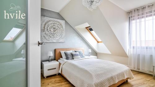a bedroom with a bed in a attic at hvile 136 - Gdańsk in Gdańsk