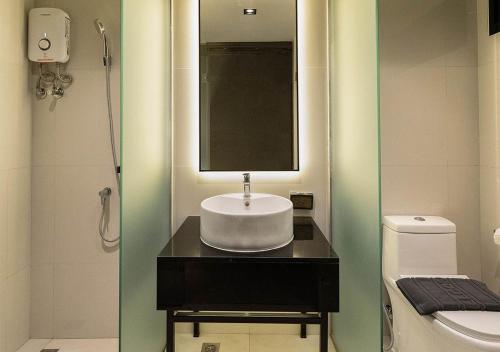 a bathroom with a sink and a toilet at EX2 Hotel in Ban Bang Khen (1)