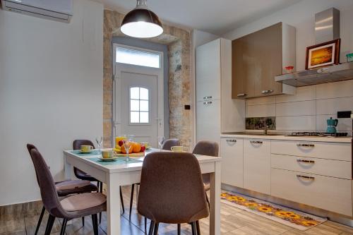Apartment Laura with Terrace – Photos 3