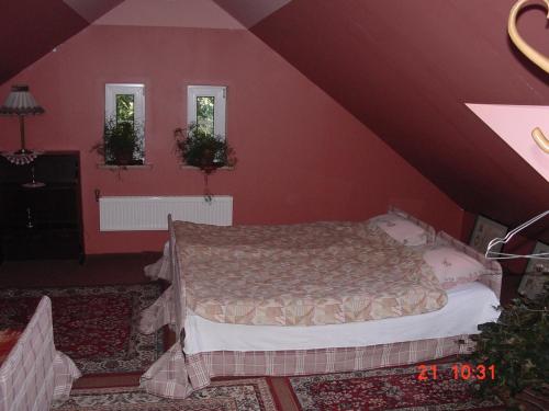 agroturystyka Orzechowe Wzgórzeにあるベッド