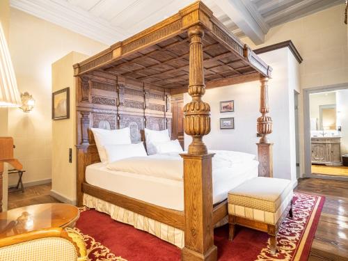 Ein Bett oder Betten in einem Zimmer der Unterkunft Schloss Frankenberg