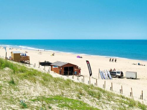 Galeriebild der Unterkunft Chalet*** tout confort à 5 km de la plage in Bias