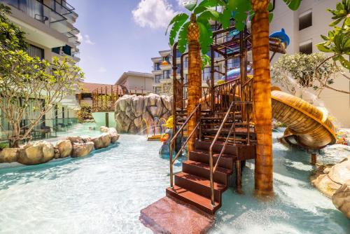 Bazén v ubytování Phuket Emerald Beach Resort nebo v jeho okolí