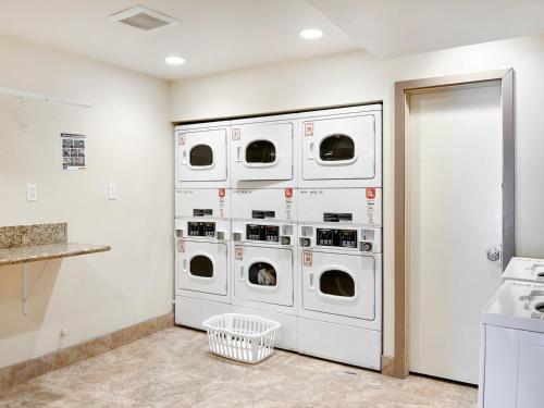 four washers and dryers in a laundry room at Woodland Hills 1br w pool gym nr Warner Center LAX-894 in Los Angeles