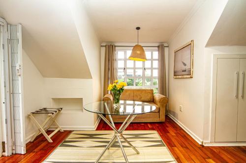 Ruang duduk di Shelbourne Boutique Lodge
