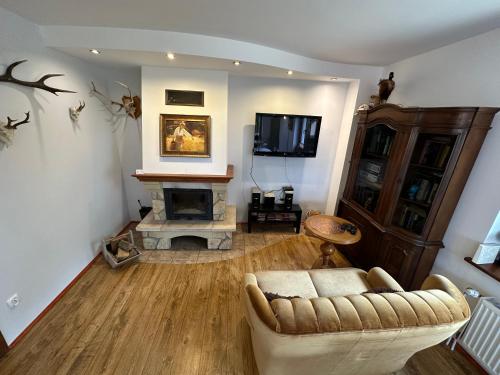 Μια τηλεόραση ή/και κέντρο ψυχαγωγίας στο Weekend house w lesie, na Kaszubach