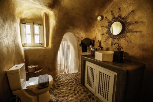 Koupelna v ubytování Dandy Cave Villa - Romantic Private & Luxurious - Waterfall Pool - Hot Tub -Up to 8 People
