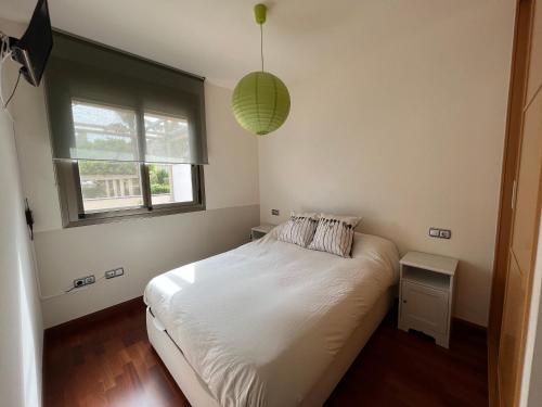 a small bedroom with a bed and a window at Altos del Toril 2 habitaciones Wifi y Parking in Torremolinos