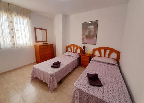 Postel nebo postele na pokoji v ubytování MAR DE OROPESA DREAMS PLAYA DE LA CONCHA