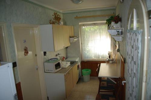 Kuchyň nebo kuchyňský kout v ubytování Balaton-Lak Apartmanház
