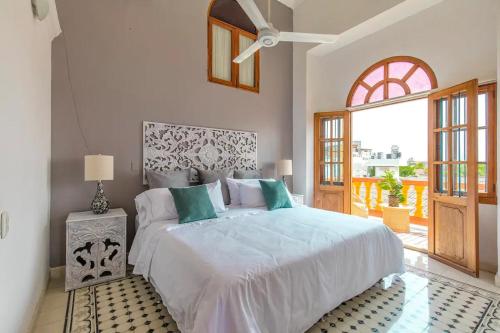 Ліжко або ліжка в номері 2cm-B1 Apartment In Getsemani With Air Conditioning Pool And WIFI