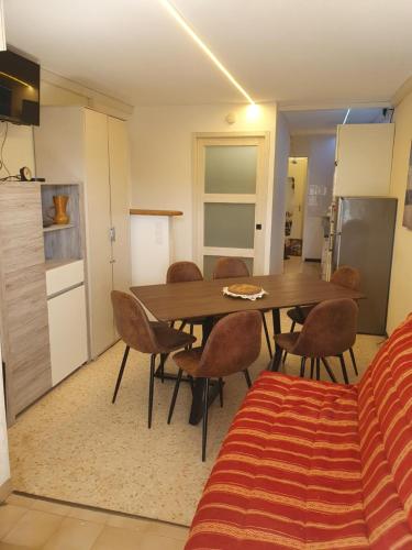 Kuchyňa alebo kuchynka v ubytovaní Appartement LA Grande Motte pour 5 personnes maximum