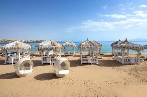 Sunrise Arabian Beach Resort — Beach