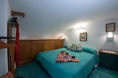 アマルフィにあるIl Paridàのベッドルーム1室(枕2つ付)