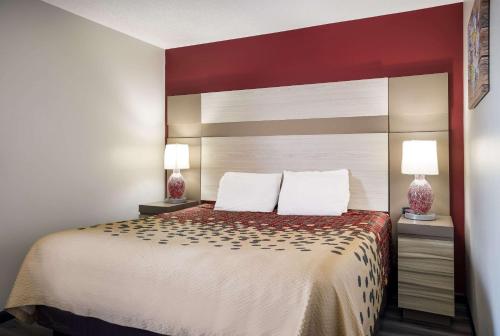 a bedroom with a large bed with two lamps at Econo Lodge Inn & Suites Canandaigua - Finger Lakes Area in Canandaigua