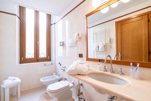 Gallery image of Strozzi Palace Hotel in Florence