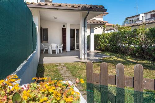 M051 - Marcelli, villetta con giardino a 150 metri dal mare